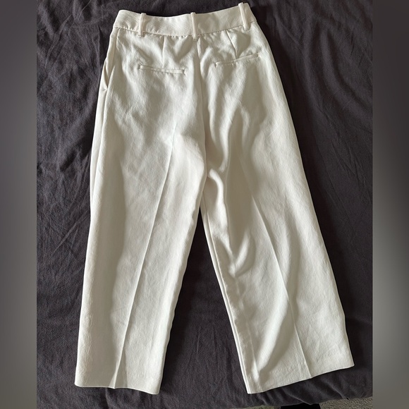 Aritzia effortless cropped pant in crepette - Picture 5 of 6